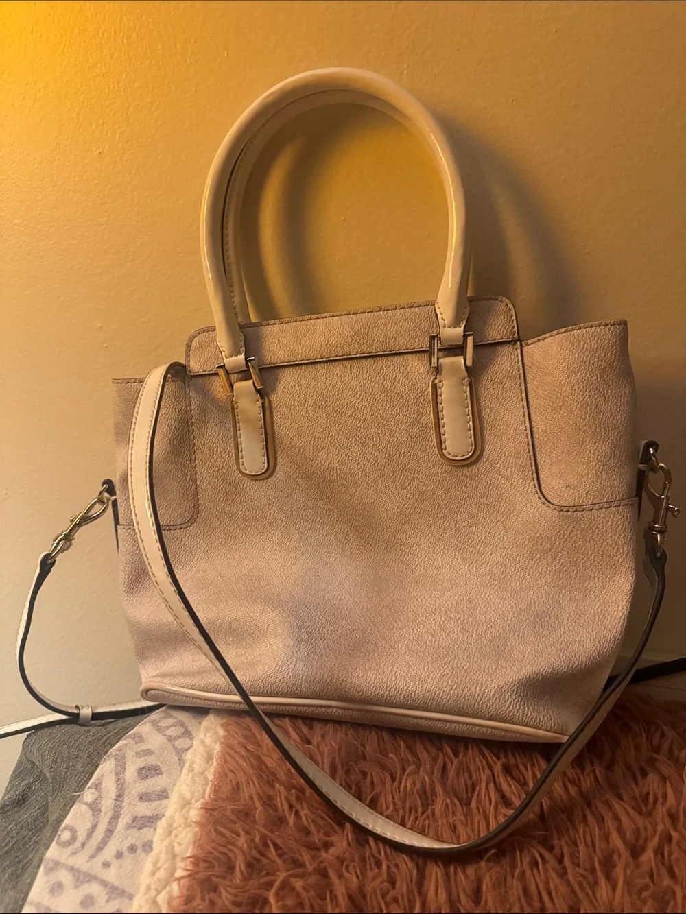 Guess cream perforated